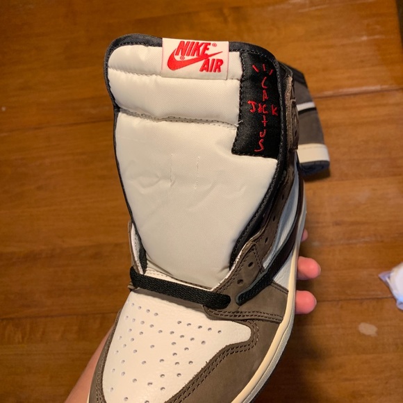 Travis Scott jordan 1 - Picture 5 of 11